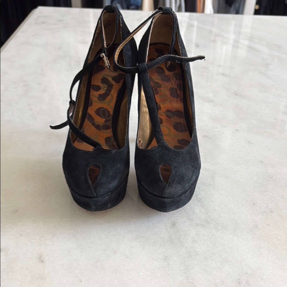 Sam Edelman Black Heels with Chunky Heel and Lace-Up Design